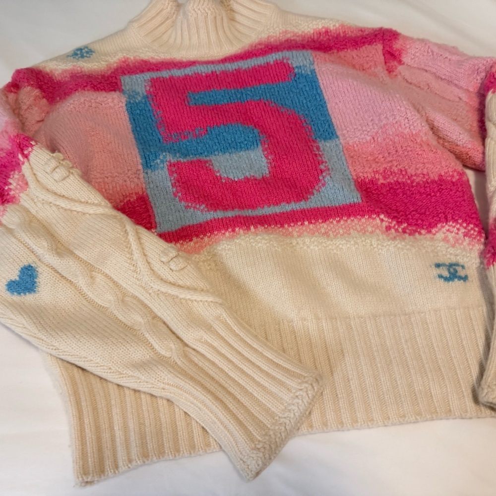Authentic CHANEL 2022 Coco Neige Collection Cashmere Sweater